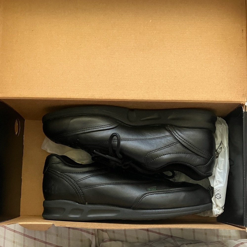 Thorogood Women's Athletic Shoe Size 9 - Picture 4 of 4